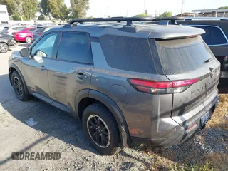2023 Nissan Pathfinder SV z VIN 5N1DR3BD7PC224184, wystawiony jako IAAI lot #42420737 z przebiegiem 43 440 mil mil oraz . Historia ofert i sprzedaży dostępna na DreamBid. Obrazek 3.