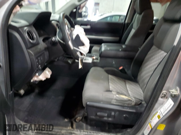 2018 Toyota Tundra SR5 z VIN 5TFDW5F1XJX768641, wystawiony jako Copart lot #53269535 z przebiegiem 55 862 mil mil oraz Szkoda całkowita • Salvage title. Historia ofert i sprzedaży dostępna na DreamBid. Obrazek 7.