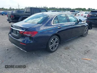 2022 Mercedes-Benz E 350 z VIN W1KZF8DBXNB049580, wystawiony jako IAAI lot #42102354 z przebiegiem 5 284 mil mil oraz . Historia ofert i sprzedaży dostępna na DreamBid. Obrazek 4.