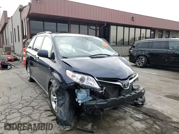2020 Toyota Sienna LE z VIN 5TDJZ3DC2LS246596, wystawiony jako Copart lot #82495544 z przebiegiem Nie podano mil oraz Szkoda całkowita • Salvage title. Historia ofert i sprzedaży dostępna na DreamBid. Obrazek 11.