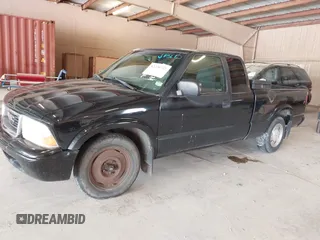2002 GMC Sonoma SL Fleet z VIN 1GTCS19W828197766, wystawiony jako IAAI lot #42226732 z przebiegiem 238 945 mil mil oraz . Historia ofert i sprzedaży dostępna na DreamBid. Obrazek 2.