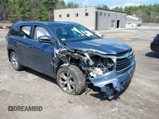 2015 Toyota Highlander XLE z VIN 5TDJKRFH4FS211367, wystawiony jako IAAI lot #42051563 z przebiegiem 97 054 mil mil oraz . Historia ofert i sprzedaży dostępna na DreamBid. Obrazek 1.