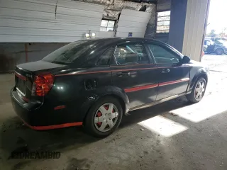 2008 Suzuki Forenza z VIN KL5JD56Z98K859749, wystawiony jako Copart lot #77630514 z przebiegiem 202 609 mil mil oraz Szkody całkowita. Historia ofert i sprzedaży dostępna na DreamBid. Obrazek 3.