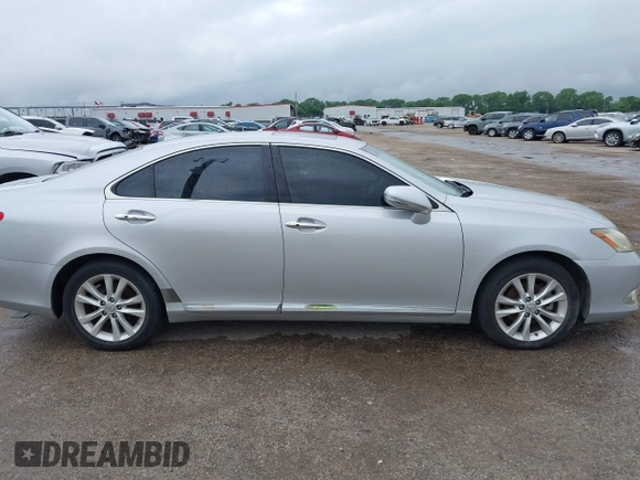 2012 Lexus ES 330 z VIN JTHBK1EG1C2499297, wystawiony jako IAAI lot #42481970 z przebiegiem 175 129 mil mil oraz . Historia ofert i sprzedaży dostępna na DreamBid. Obrazek 13.
