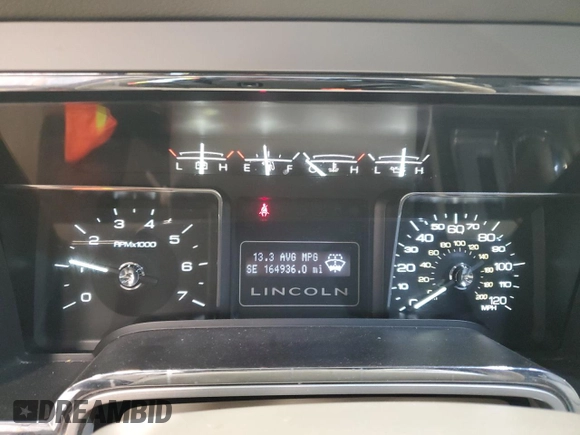 2010 Lincoln Navigator z VIN 5LMJJ2J50AEJ05769, wystawiony jako Copart lot #41848205 z przebiegiem 164 936 mil mil oraz Nie do naprawy • Non repairable. Historia ofert i sprzedaży dostępna na DreamBid. Obrazek 9.