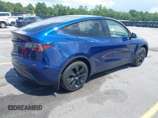 2024 Tesla Model Y с VIN 7SAYGDED5RF015208, выставлен на аукционе IAAI как лот 42723983 с пробегом 10 223 миль миль и . История ставок и продаж доступна на DreamBid. Изображение 4.