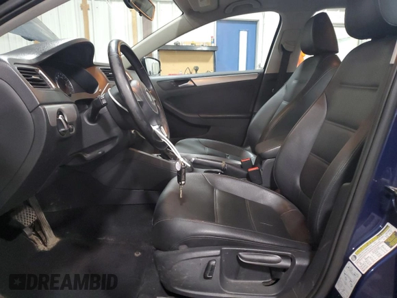 2013 Volkswagen Jetta SE z VIN 3VWDP7AJ6DM395105, wystawiony jako Copart lot #51774465 z przebiegiem 163 342 mil mil oraz Szkoda całkowita • Salvage title. Historia ofert i sprzedaży dostępna na DreamBid. Obrazek 7.