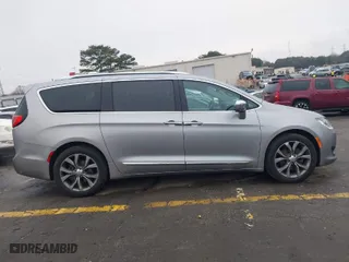 2017 Chrysler Pacifica Limited with VIN 2C4RC1GG6HR620540, listed as a IAAI auction lot 41612102 with 172,687 mi miles. Bid and sale history available at carsss.com. Image 13.
