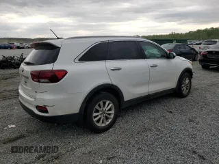 2020 Kia Sorento LX z VIN 5XYPG4A31LG698806, wystawiony jako Copart lot #52627055 z przebiegiem 107 023 mil mil oraz Szkoda całkowita • Salvage title. Historia ofert i sprzedaży dostępna na DreamBid. Obrazek 3.
