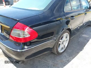 2007 Mercedes-Benz E 550 z VIN WDBUF72X57B021832, wystawiony jako IAAI lot #42383326 z przebiegiem 136 460 mil mil oraz . Historia ofert i sprzedaży dostępna na DreamBid. Obrazek 6.