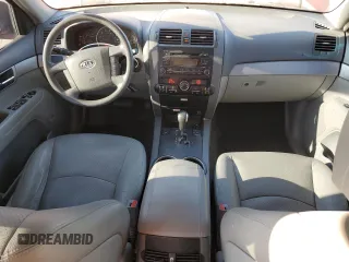 2009 Kia Borrego EX with VIN KNDJH741995027674, listed as a Copart auction lot 42526135 with 118,135 mi miles and Salvage Title. Bid and sale history available at DreamBid. Image 8.