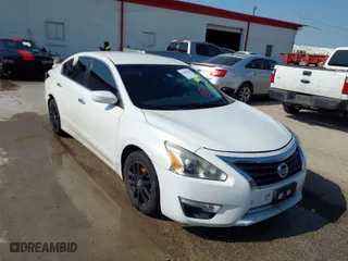 2015 Nissan Altima 2.5 S with VIN 1N4AL3AP4FC587020, listed as a IAAI auction lot 41886218 with 169,368 mi miles. Bid and sale history available at carsss.com. Image 1.