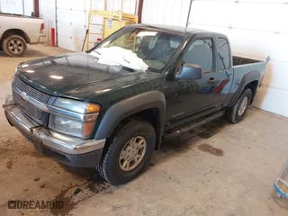 2005 Chevrolet Colorado LS Z71 with VIN 1GCDT196858193853, listed as a IAAI auction lot 41664013 with 184,424 mi miles. Bid and sale history available at carsss.com. Image 2.