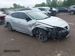 2016 Nissan Maxima SV z VIN 1N4AA6AP7GC449464, wystawiony jako IAAI lot #42303444 z przebiegiem 121 606 mil mil oraz . Historia ofert i sprzedaży dostępna na DreamBid. Obrazek 1.