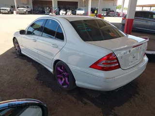 2007 Mercedes-Benz C 230 Sport z VIN WDBRF52HX7F903574, wystawiony jako IAAI lot #42350529 z przebiegiem 230 516 mil mil oraz . Historia ofert i sprzedaży dostępna na DreamBid. Obrazek 3.