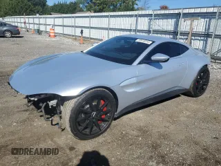 2020 Aston Martin Vantage z VIN SCFSMGAW7LGN03725, wystawiony jako Copart lot #73573314 z przebiegiem 52 461 mil mil oraz Szkody całkowita. Historia ofert i sprzedaży dostępna na DreamBid. Obrazek 1.