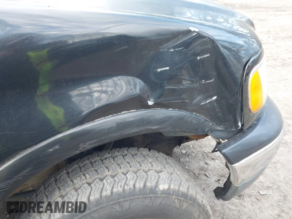 2001 Ford F-150 XL z VIN 1FTRX18W81NA40901, wystawiony jako IAAI lot #41182038 z przebiegiem Nie podano mil oraz . Historia ofert i sprzedaży dostępna na DreamBid. Obrazek 6.