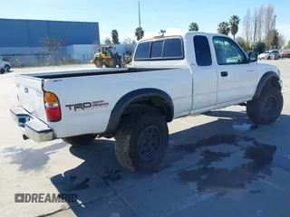 2003 Toyota Tacoma PreRunner with VIN 5TESN92N33Z185270, listed as a IAAI auction lot 41653969 with 357,016 mi miles. Bid and sale history available at carsss.com. Image 4.