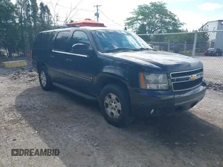 2007 Chevrolet Suburban LT with VIN 3GNFK16357G261567, listed as a IAAI auction lot 42767724 with 204,240 mi miles and . Bid and sale history available at DreamBid. Image 1.