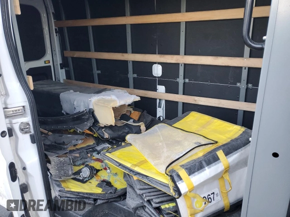2022 Ford Transit Cargo z VIN 1FTBR1X8XNKA23913, wystawiony jako Copart lot #82981284 z przebiegiem Nie podano mil oraz Szkoda całkowita • Salvage title. Historia ofert i sprzedaży dostępna na DreamBid. Obrazek 6.