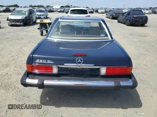 1988 Mercedes-Benz 560 SL z VIN WDBBA48D3JA079534, wystawiony jako Copart lot #58096985 z przebiegiem 83 732 mil mil oraz Tytuł czysty. Historia ofert i sprzedaży dostępna na DreamBid. Obrazek 6.