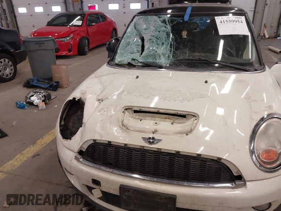 2009 MINI Hardtop S with VIN WMWMF73509TW85898, listed as a IAAI auction lot 41559954 with 97,186 mi miles and . Bid and sale history available at DreamBid. Image 6.