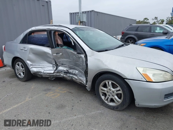 2007 Honda Accord LX SE с VIN JHMCM56387C025171, выставлен на аукционе IAAI как лот 42424780 с пробегом 228 211 миль миль и . История ставок и продаж доступна на DreamBid. Изображение 6.
