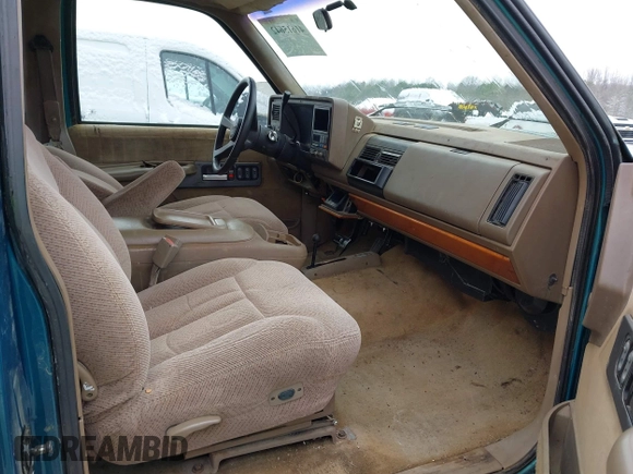 1994 GMC Sierra 1500 with VIN 2GDEK19K2R1549660, listed as a IAAI auction lot 41615642 with 207,399 mi miles and . Bid and sale history available at DreamBid. Image 5.