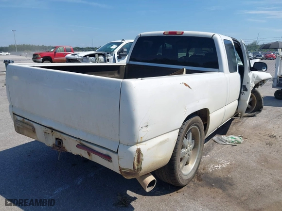 2006 Chevrolet Silverado 1500 LT1 with VIN 1GCEC19V46Z210980, listed as a IAAI auction lot 40189952 with 228,543 mi miles. Bid and sale history available at carsss.com. Image 4.