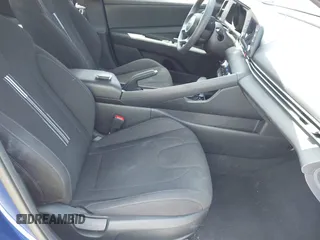 2023 Hyundai Elantra SEL z VIN 5NPLM4AG0PH117112, wystawiony jako IAAI lot #42311209 z przebiegiem 20 223 mil mil oraz . Historia ofert i sprzedaży dostępna na DreamBid. Obrazek 5.