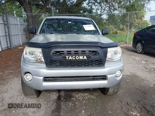 2005 Toyota Tacoma PreRunner z VIN 3TMJU62N15M003398, wystawiony jako IAAI lot #42490056 z przebiegiem 246 125 mil mil oraz . Historia ofert i sprzedaży dostępna na DreamBid. Obrazek 6.