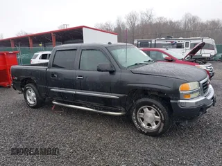2005 GMC Sierra 1500 SLT z VIN 2GTEK13T351137747, wystawiony jako IAAI lot #41912153 z przebiegiem 247 344 mil mil oraz . Historia ofert i sprzedaży dostępna na DreamBid. Obrazek 13.