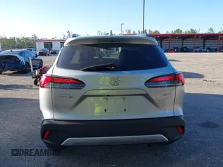 2022 Toyota Corolla Cross XLE с VIN 7MUEAAAG9NV005163, выставлен на аукционе IAAI как лот 41739906 с пробегом 55 424 миль миль и . История ставок и продаж доступна на DreamBid. Изображение 16.