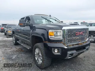 2019 GMC Sierra 2500HD Denali with VIN 1GT12SEY9KF137673, listed as a IAAI auction lot 41274118 with 1 mi miles. Bid and sale history available at carsss.com. Image 1.