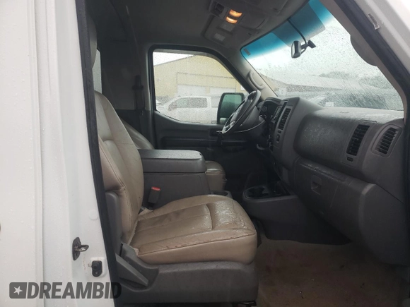 2018 Nissan NV 3500 HD SL z VIN 5BZAF0AAXJN853388, wystawiony jako Copart lot #57312075 z przebiegiem 134 154 mil mil oraz Szkoda całkowita • Salvage title. Historia ofert i sprzedaży dostępna na DreamBid. Obrazek 5.
