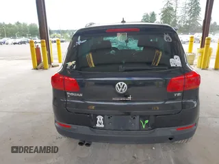 2016 Volkswagen Tiguan R-Line с VIN WVGAV7AX6GW587270, выставлен на аукционе IAAI как лот 42733875 с пробегом Не указан миль и . История ставок и продаж доступна на DreamBid. Изображение 16.