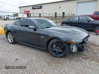 2018 Ford Mustang GT z VIN 1FA6P8CF9J5171084, wystawiony jako IAAI lot #42511480 z przebiegiem 60 552 mil mil oraz . Historia ofert i sprzedaży dostępna na DreamBid. Obrazek 1.