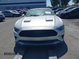 2018 Ford Mustang GT Premium z VIN 1FATP8FF3J5155512, wystawiony jako IAAI lot #42136242 z przebiegiem 94 230 mil mil oraz . Historia ofert i sprzedaży dostępna na DreamBid. Obrazek 12.