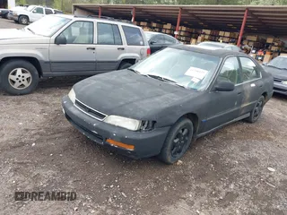 1997 Honda Accord LX with VIN 1HGCD563XVA027015, listed as a IAAI auction lot 41740173 with 461,837 mi miles and . Bid and sale history available at carsss.com. Image 2.