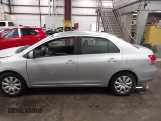 2009 Toyota Yaris с VIN JTDBT903391310763, выставлен на аукционе IAAI как лот 42348133 с пробегом 156 432 миль миль и . История ставок и продаж доступна на DreamBid. Изображение 14.