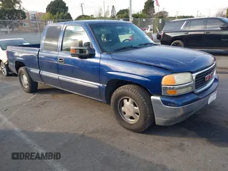 2002 GMC Sierra 1500 SLE with VIN 2GTEC19T521149253, listed as a IAAI auction lot 41470305 with 251,575 mi miles and . Bid and sale history available at carsss.com. Image 1.