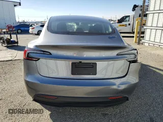 2025 Tesla Model 3 Long Range z VIN 5YJ3E1EA8SF927015, wystawiony jako Copart lot #89373905 z przebiegiem 91 mil mil oraz Szkoda całkowita • Salvage title. Historia ofert i sprzedaży dostępna na DreamBid. Obrazek 6.