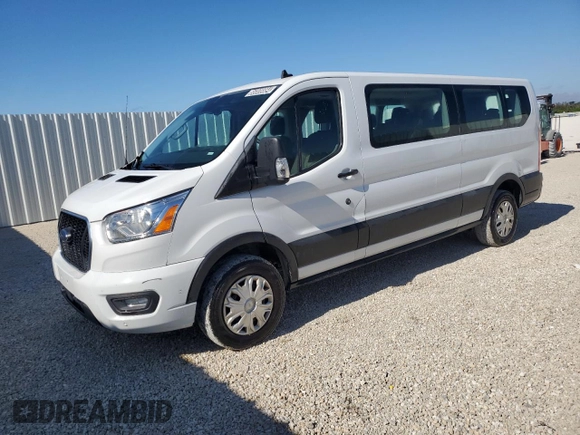 2021 Ford Transit Passenger XL z VIN 1FBAX2Y89MKA31848, wystawiony jako Copart lot #86008884 z przebiegiem 86 476 mil mil oraz Czysty tytuł • Clean title. Historia ofert i sprzedaży dostępna na DreamBid. Obrazek 1.