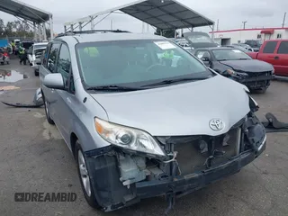 2011 Toyota Sienna LE AAS with VIN 5TDKK3DC0BS119675, listed as a IAAI auction lot 41809573 with 289,496 mi miles. Bid and sale history available at carsss.com. Image 1.