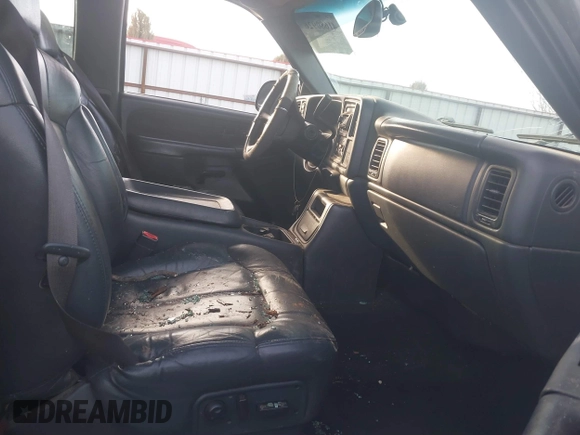 2002 Chevrolet Silverado 1500 LT with VIN 2GCEK19T921196093, listed as a IAAI auction lot 41680926 with 172,837 mi miles. Bid and sale history available at carsss.com. Image 5.