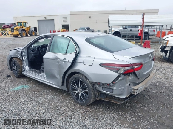 2023 Toyota Camry SE z VIN 4T1G11AK4PU724404, wystawiony jako IAAI lot #41925212 z przebiegiem 53 225 mil mil oraz . Historia ofert i sprzedaży dostępna na DreamBid. Obrazek 3.