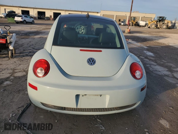 2010 Volkswagen Beetle z VIN 3VWRG3AG6AM026730, wystawiony jako Copart lot #84917584 z przebiegiem Nie podano mil oraz Szkoda całkowita • Salvage title. Historia ofert i sprzedaży dostępna na DreamBid. Obrazek 6.