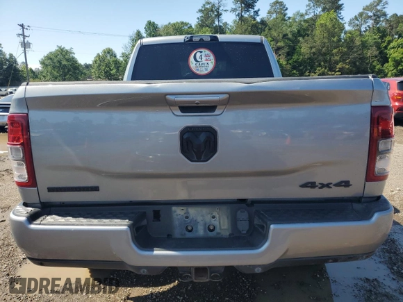 2022 Ram 2500 Big Horn z VIN 3C6UR5MLXNG149714, wystawiony jako Copart lot #56289135 z przebiegiem 110 812 mil mil oraz Szkoda całkowita • Salvage title. Historia ofert i sprzedaży dostępna na DreamBid. Obrazek 6.