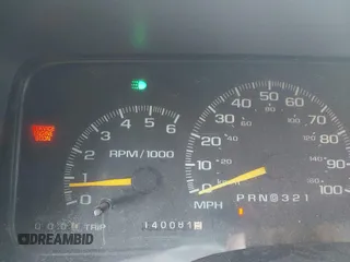 1999 Chevrolet Suburban with VIN 3GNFK16R6XG252736, listed as a IAAI auction lot 41897003 with 140,081 mi miles. Bid and sale history available at carsss.com. Image 7.