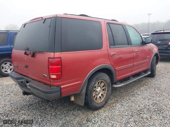 2000 Ford Expedition XLT with VIN 1FMRU1565YLA59081, listed as a IAAI auction lot 41950736 with 1 mi miles. Bid and sale history available at carsss.com. Image 4.